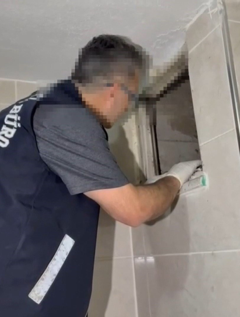 Binanın çatısını polisler bastı! Bacaya bakan gözlerine inanamadı