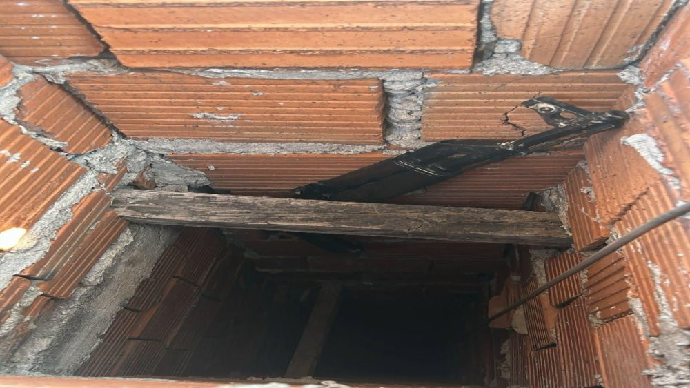 Binanın çatısını polisler bastı! Bacaya bakan gözlerine inanamadı