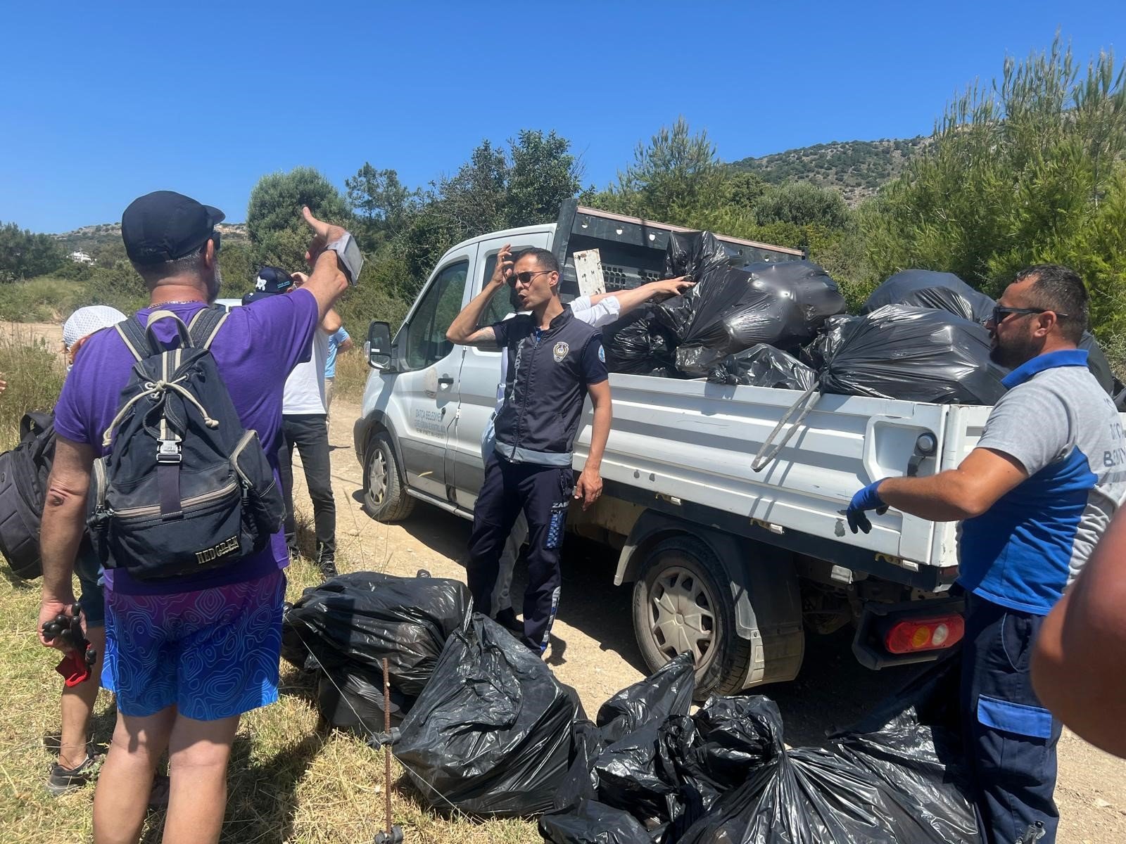 turkiyenin-turizm-cenneti-datcayi-copluge-cevirdiler-gonulluler-2-ton-cop-topladi-yenicag-2.jpg
