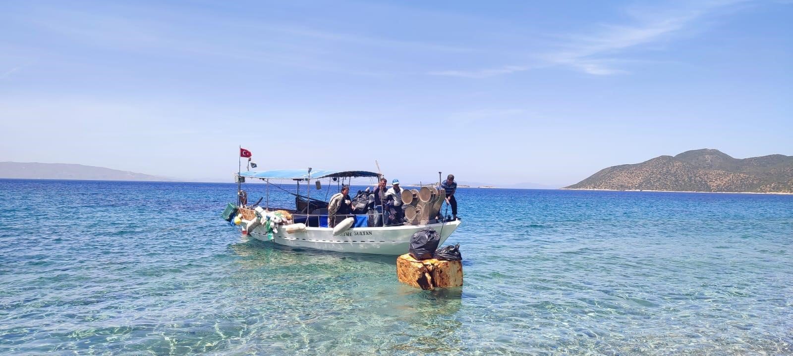 turkiyenin-turizm-cenneti-datcayi-copluge-cevirdiler-gonulluler-2-ton-cop-topladi-yenicag-6.jpg