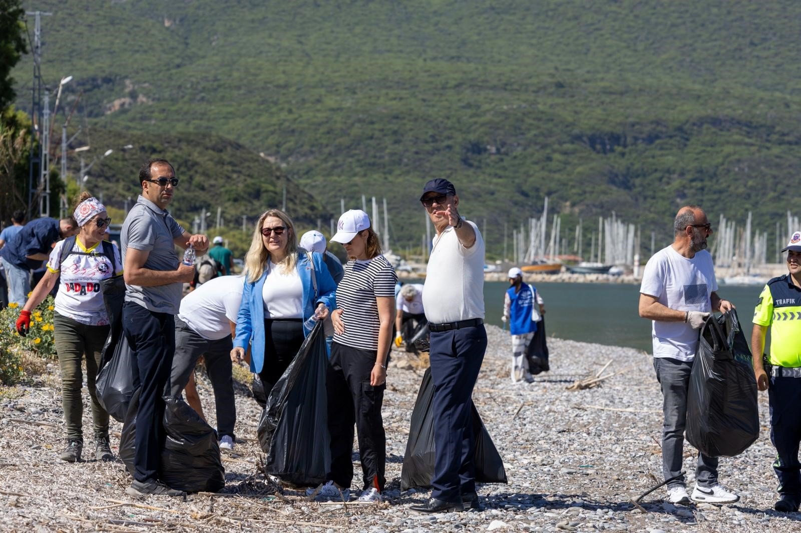 turkiyenin-turizm-cenneti-datcayi-copluge-cevirdiler-gonulluler-2-ton-cop-topladi-yenicag-7.jpg