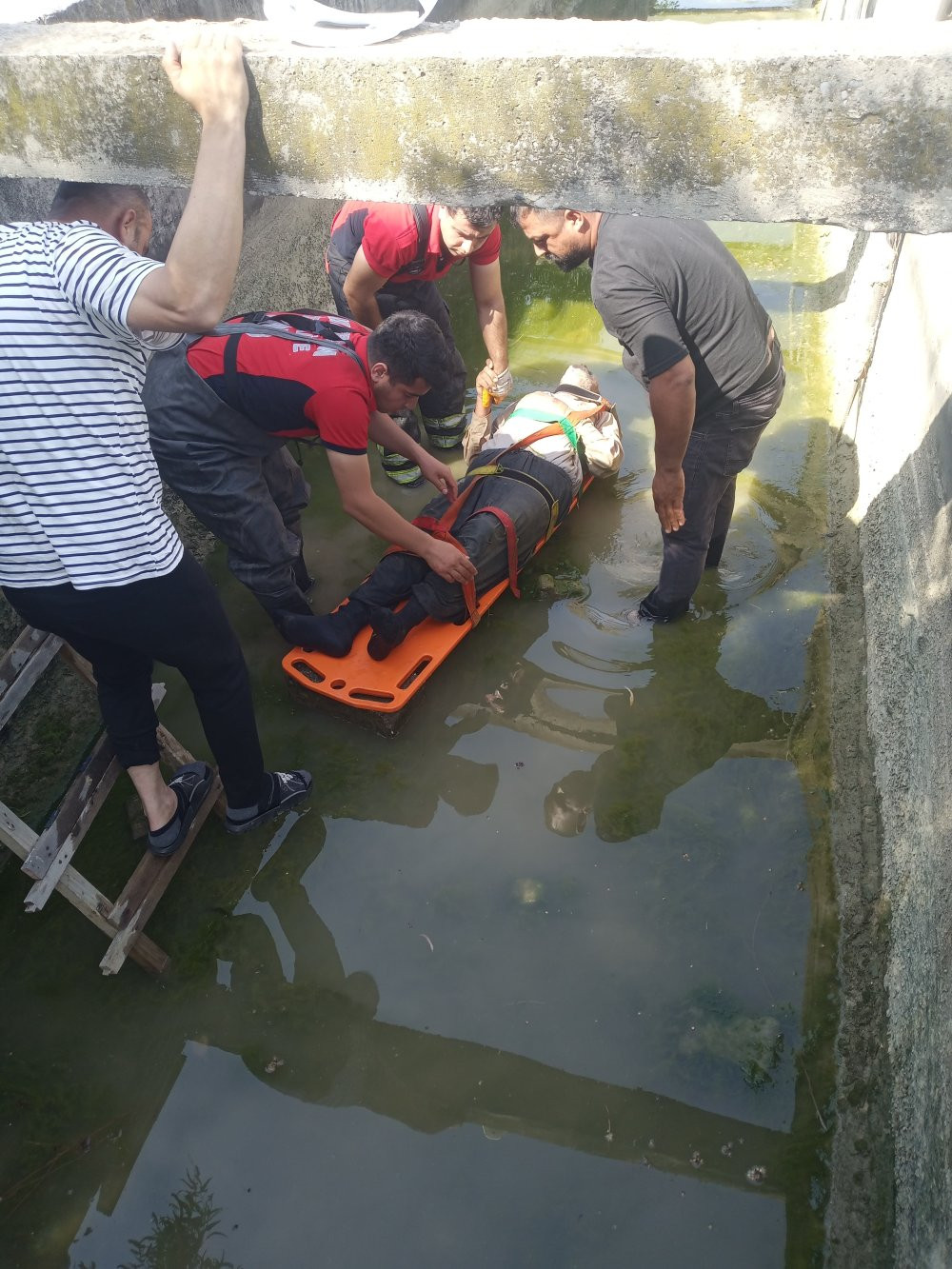 Mersin’de yaşlı adamın kanal macerası