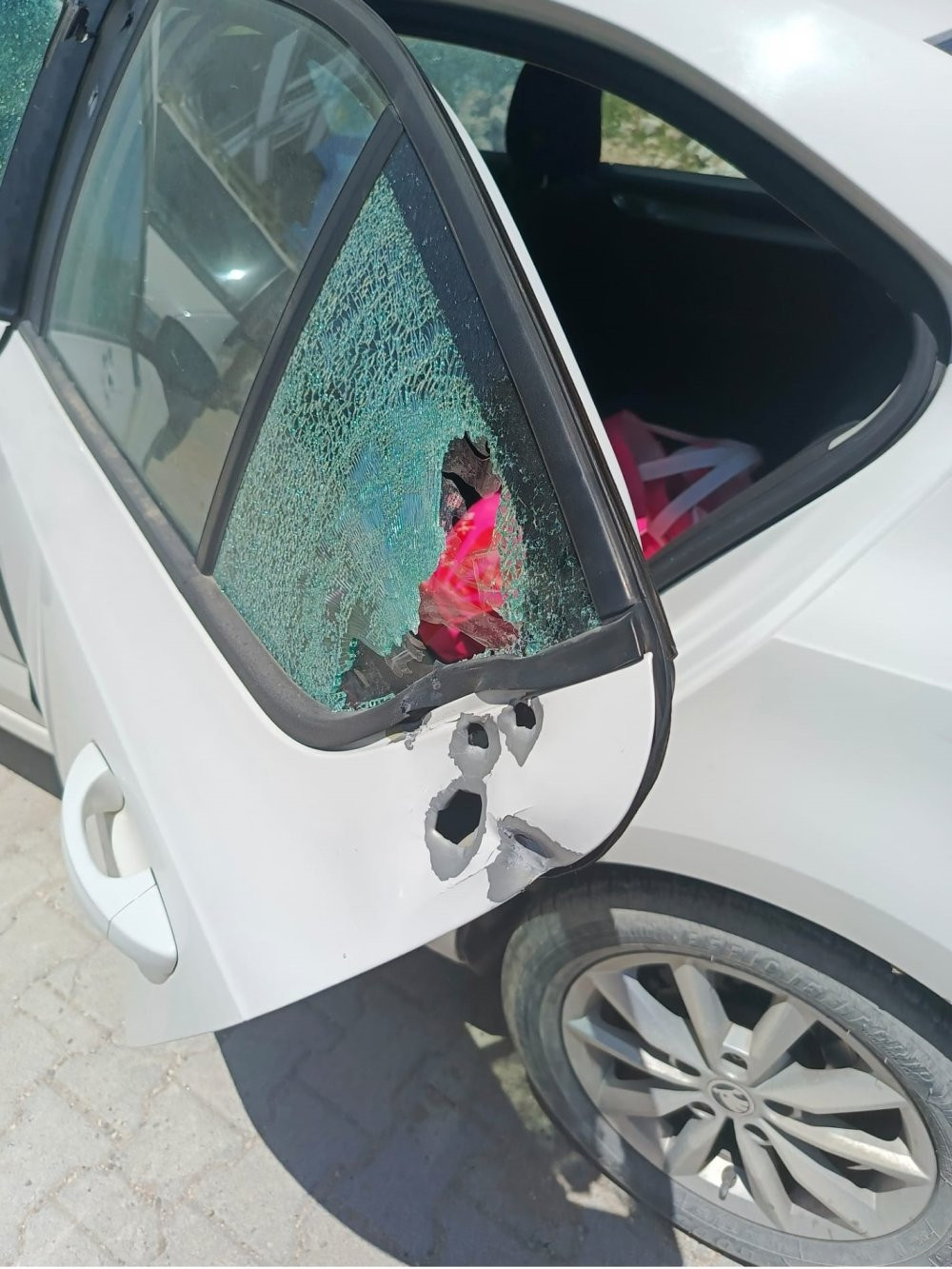 Hatay’da gizemli olay! İş kadının aracını kurşun yağmuruna tuttular: 23 kurşunun sırrı araştırıyor