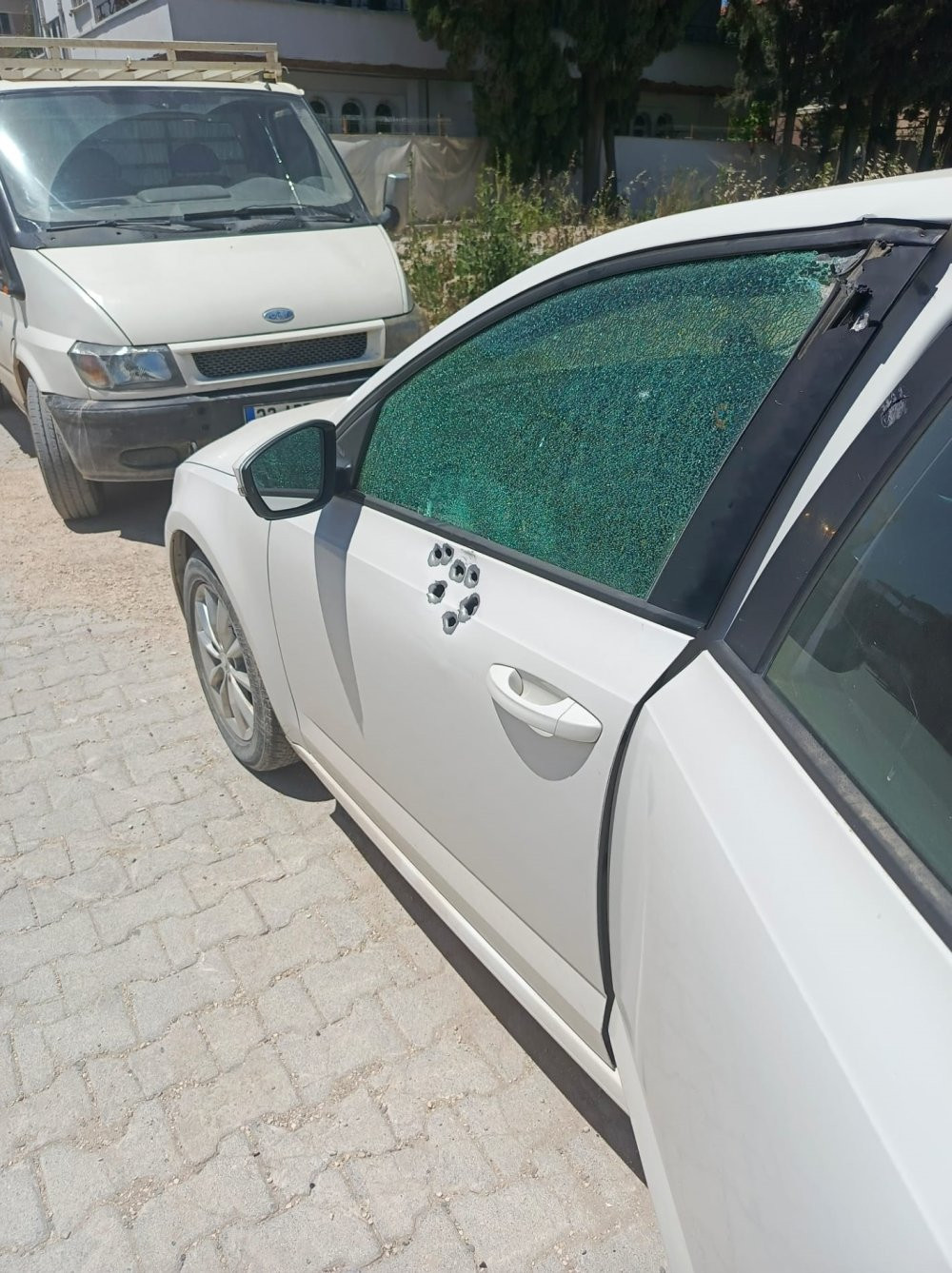 Hatay’da gizemli olay! İş kadının aracını kurşun yağmuruna tuttular: 23 kurşunun sırrı araştırıyor