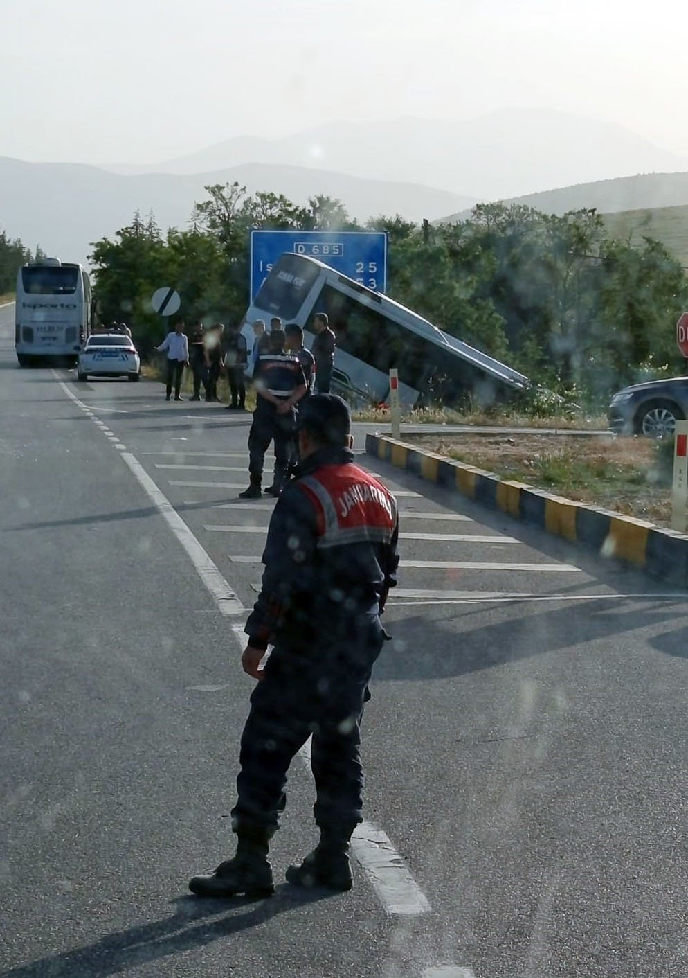 Tur otobüsünde can pazarı! Yolcular camları kırıp kaçtı