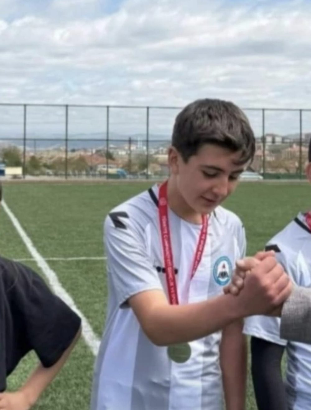 Korkunç cinayet: 13 yaşındaki çocuğa iple kıydılar!