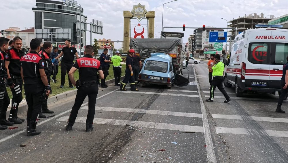 Aksaray’da facia! TIR'ın altında can pazarı