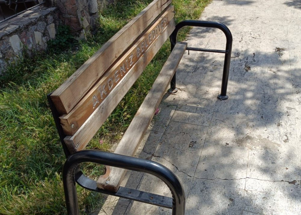 Belediyenin park ve yeşil alanlarına vandal saldırı!