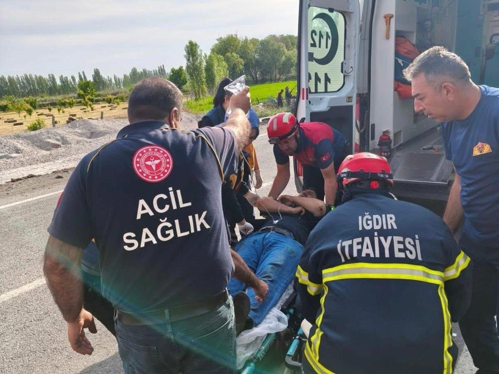 Takla atan otomobil kağıt gibi ezildi: Ölü ve yaralılar var