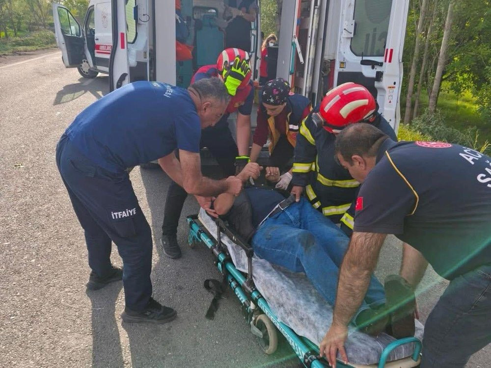 Takla atan otomobil kağıt gibi ezildi: Ölü ve yaralılar var