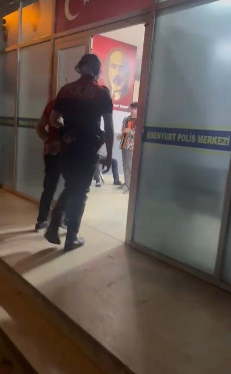 Esenyurt’ta filmleri aratmayan kovalamaca! ‘Dur’ ihtarına uymadı, Çınar Mahallesi ayağa kalktı