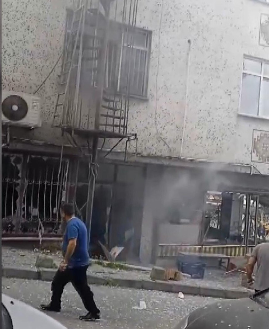 Güngören’de büfede gizemli patlama! Ekipler teyakkuzda