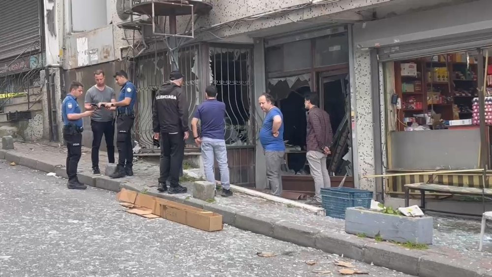 Güngören’de büfede gizemli patlama! Ekipler teyakkuzda