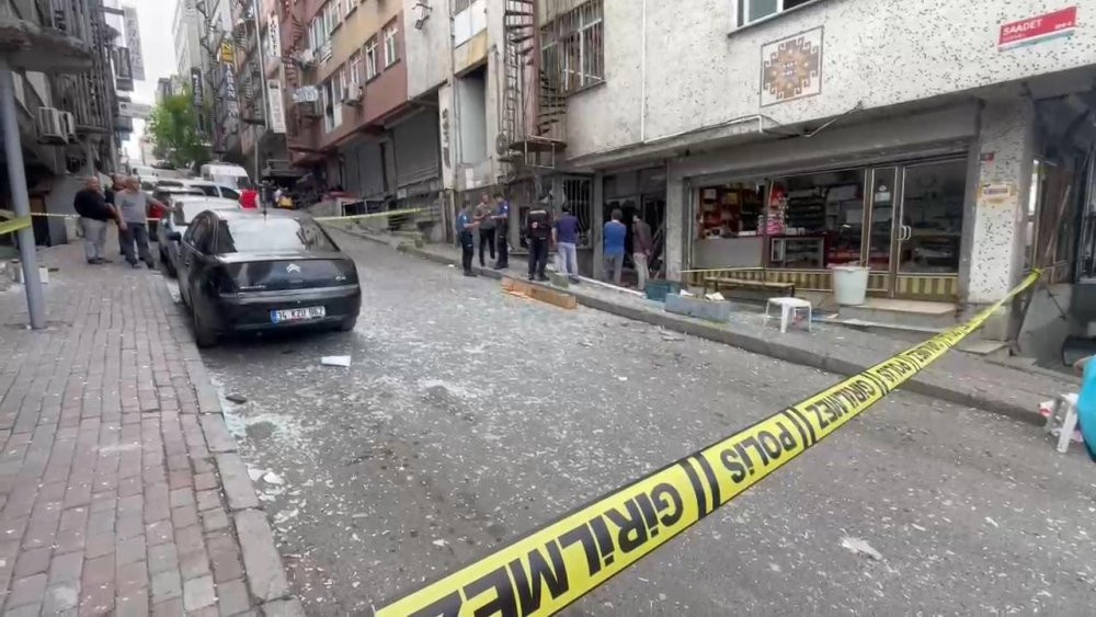 Güngören’de büfede gizemli patlama! Ekipler teyakkuzda