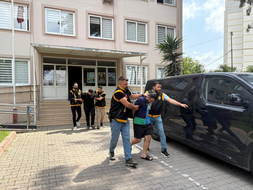 Adana’da kanlı husumet! Dolmuşta kurşun yağmuruna tuttu