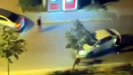 Çıldıran sürücü aracı yayanın üzerine sürdü