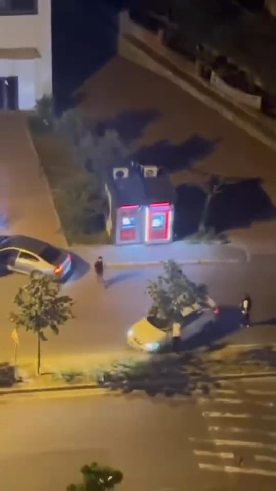 Çıldıran sürücü aracı yayanın üzerine sürdü