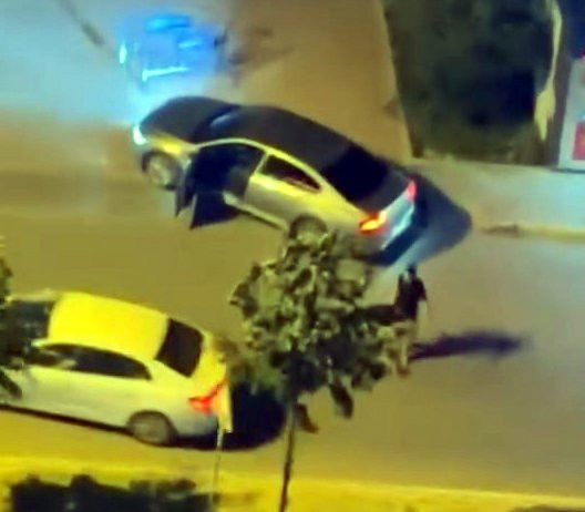 Çıldıran sürücü aracı yayanın üzerine sürdü