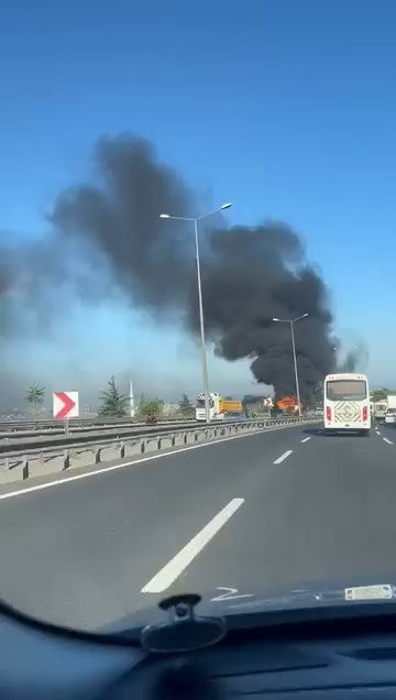 D-100’de alevli kâbus! Hafriyat kamyonu küle çevirdi