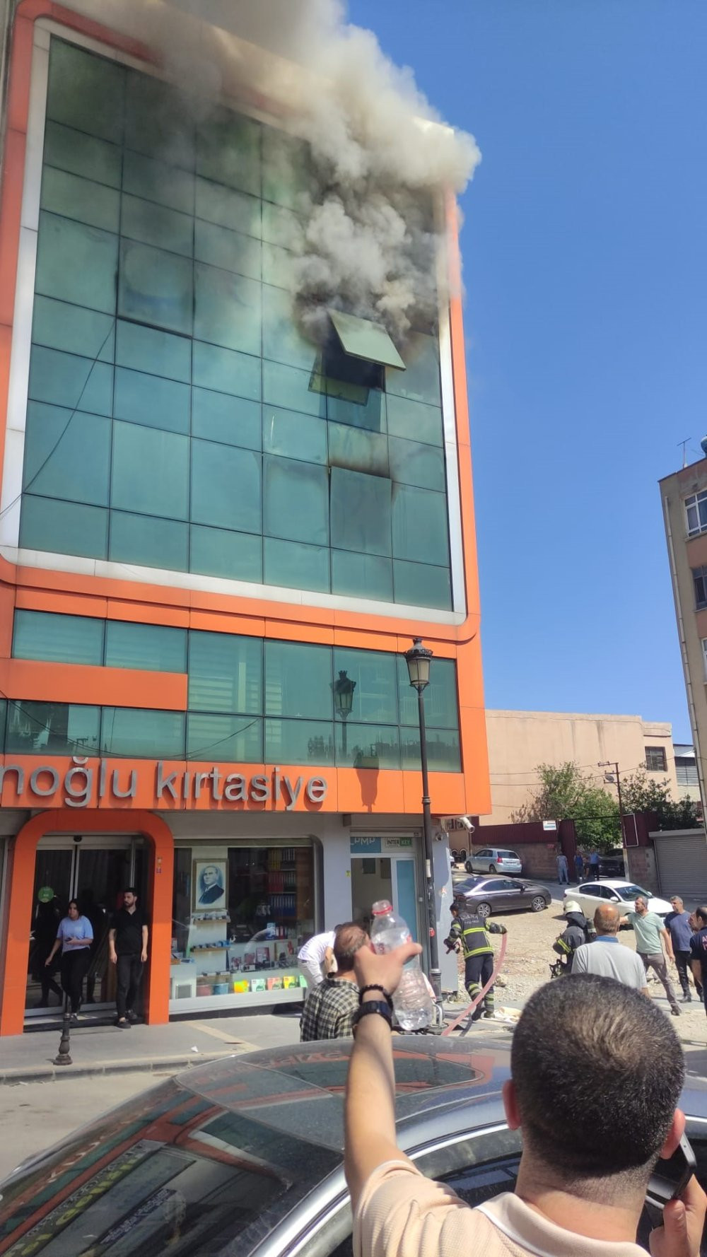 Adana’da yangın! Çarşaf kurtarmadı: İşçiler düştü