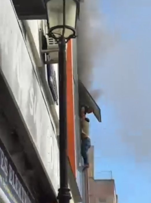 Adana’da yangın! Çarşaf kurtarmadı: İşçiler düştü