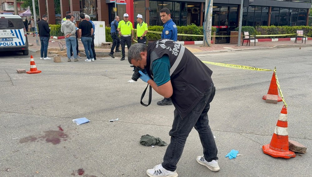 Antalya’da kanlı çatışma! Sopalar, bıçaklar havada uçuştu