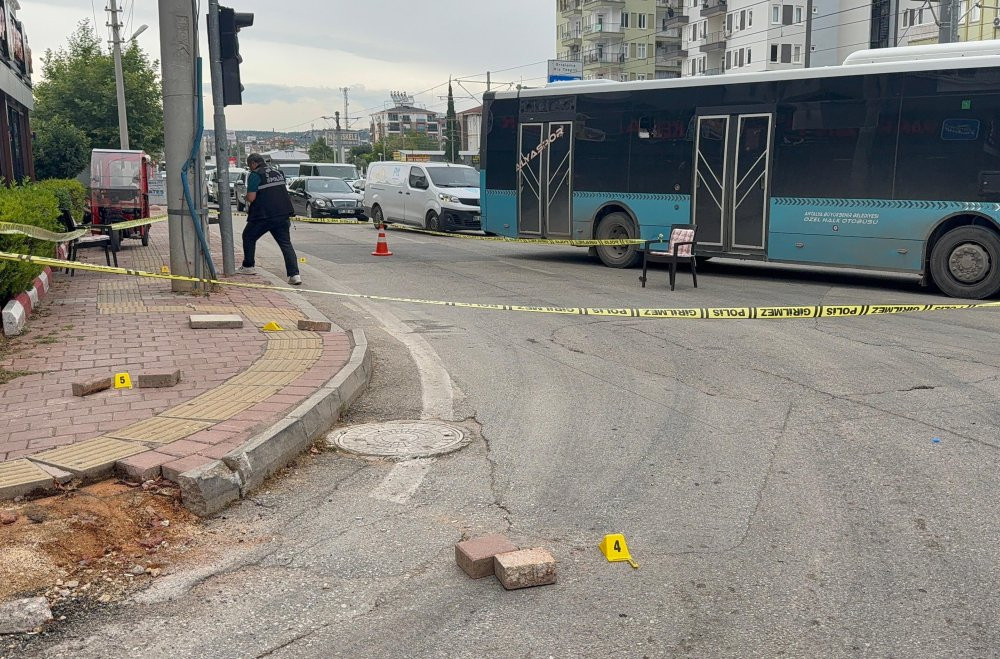 Antalya’da kanlı çatışma! Sopalar, bıçaklar havada uçuştu