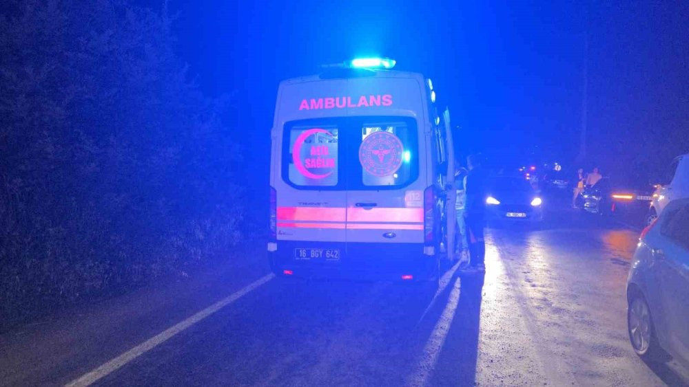 Bursa'da motosiklet ile otomobil çarpıştı! Yaralı var