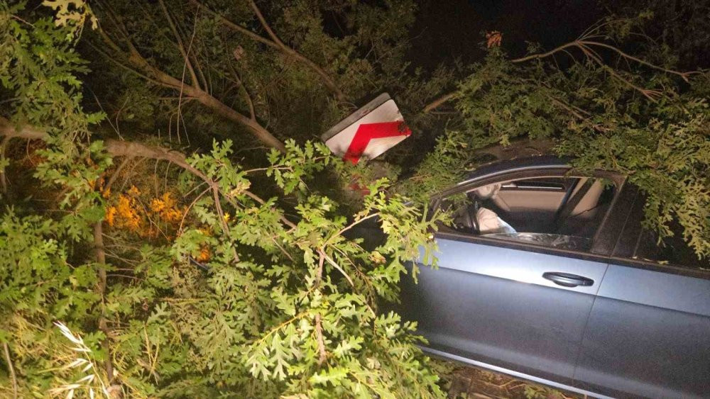 Bursa'da motosiklet ile otomobil çarpıştı! Yaralı var
