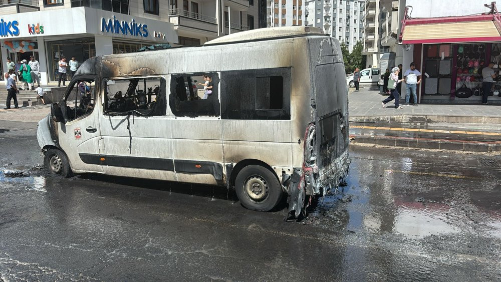 Yolcu minibüsünde korku dola onlar! Can pazarı yaşandı