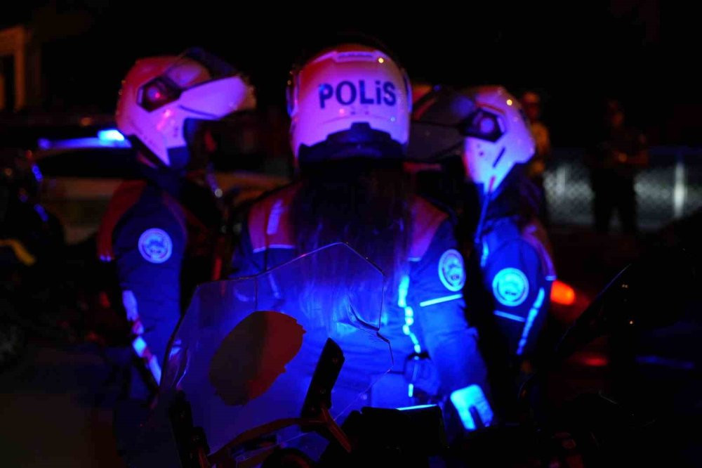 Alkollü sürücü kaçmak için her yolu denede! Yakalanma anları kamerada