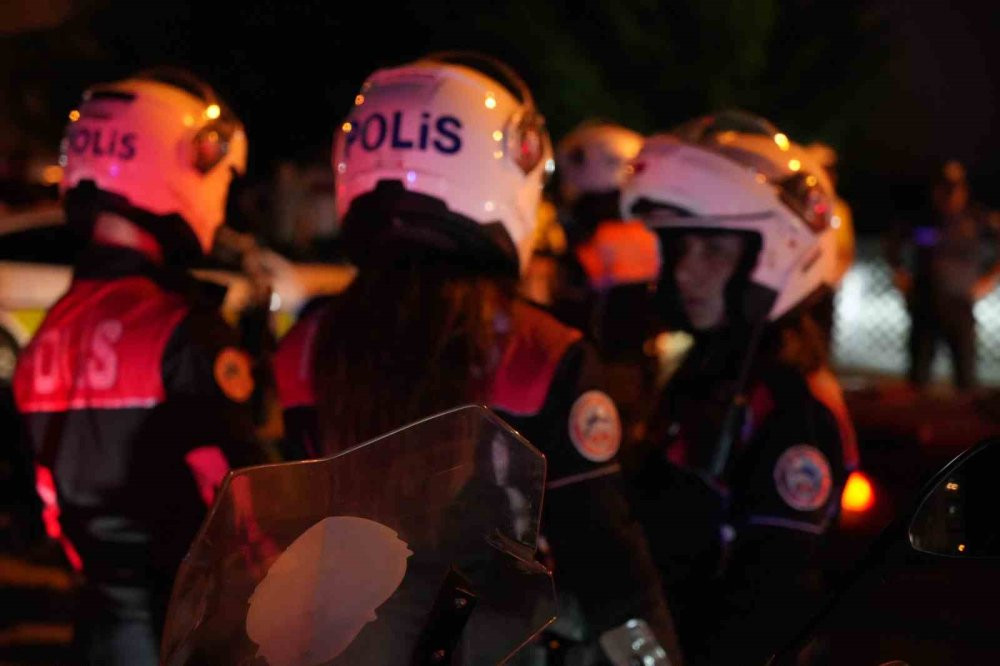 Alkollü sürücü kaçmak için her yolu denede! Yakalanma anları kamerada