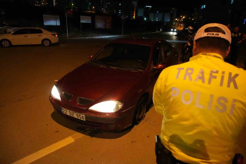 Alkollü sürücü kaçmak için her yolu denede! Yakalanma anları kamerada