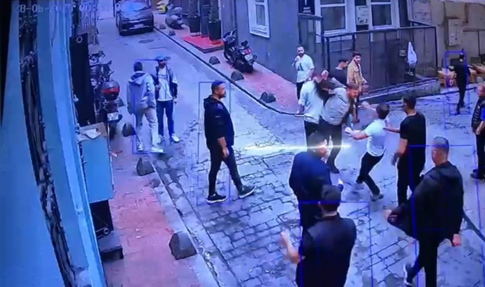 Beyoğlu’nda eğlence gecesi kabusa döndü! Hesap tartışması kanlı bitti: Beyzbol sopasıyla dövdüler
