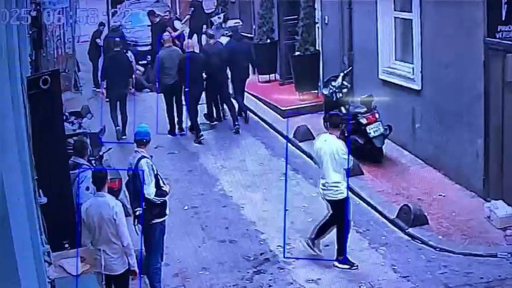 Beyoğlu’nda eğlence gecesi kabusa döndü! Hesap tartışması kanlı bitti: Beyzbol sopasıyla dövdüler