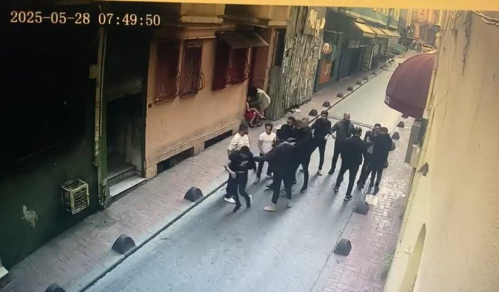 Beyoğlu’nda eğlence gecesi kabusa döndü! Hesap tartışması kanlı bitti: Beyzbol sopasıyla dövdüler