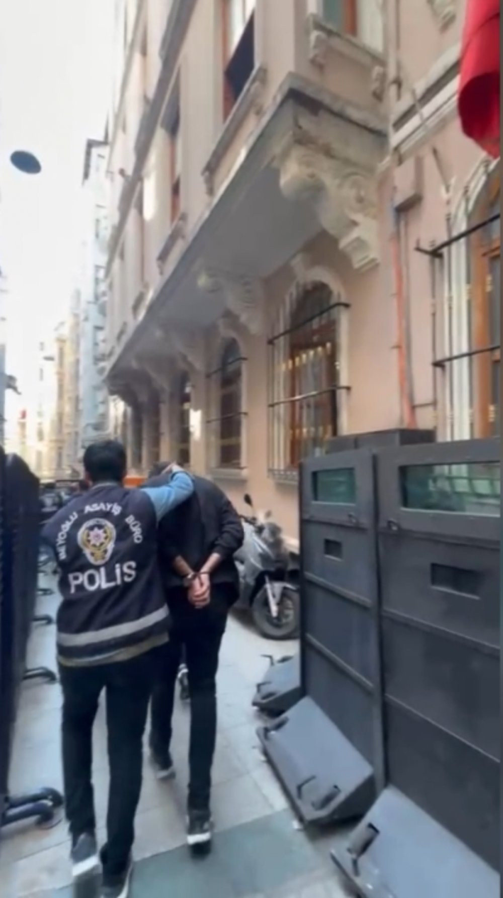 Beyoğlu’nda eğlence gecesi kabusa döndü! Hesap tartışması kanlı bitti: Beyzbol sopasıyla dövdüler