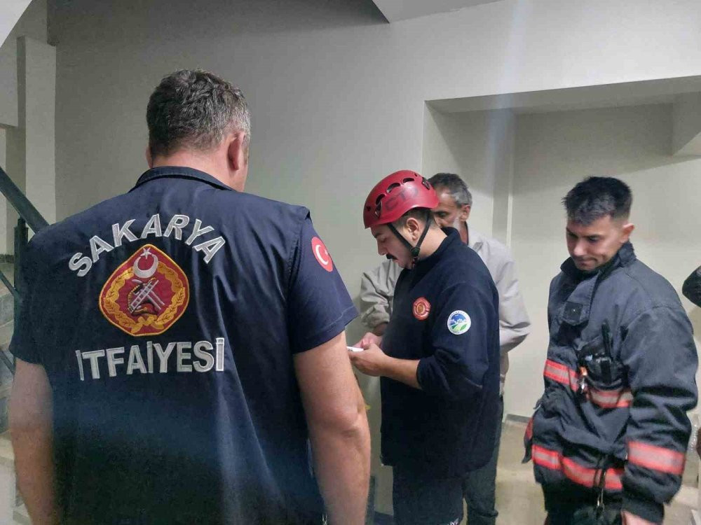 İki çocuk babasının sır ölümü! Kapı açılmadı, balkondan giren komşusu buldu