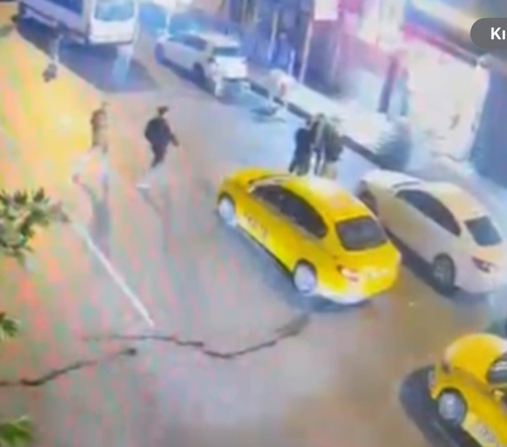 İstanbul'da eğlence mekanına silahla girmeye çalıştı! Kuzen kavgası kanlı bitti! Kurşun ensesinde