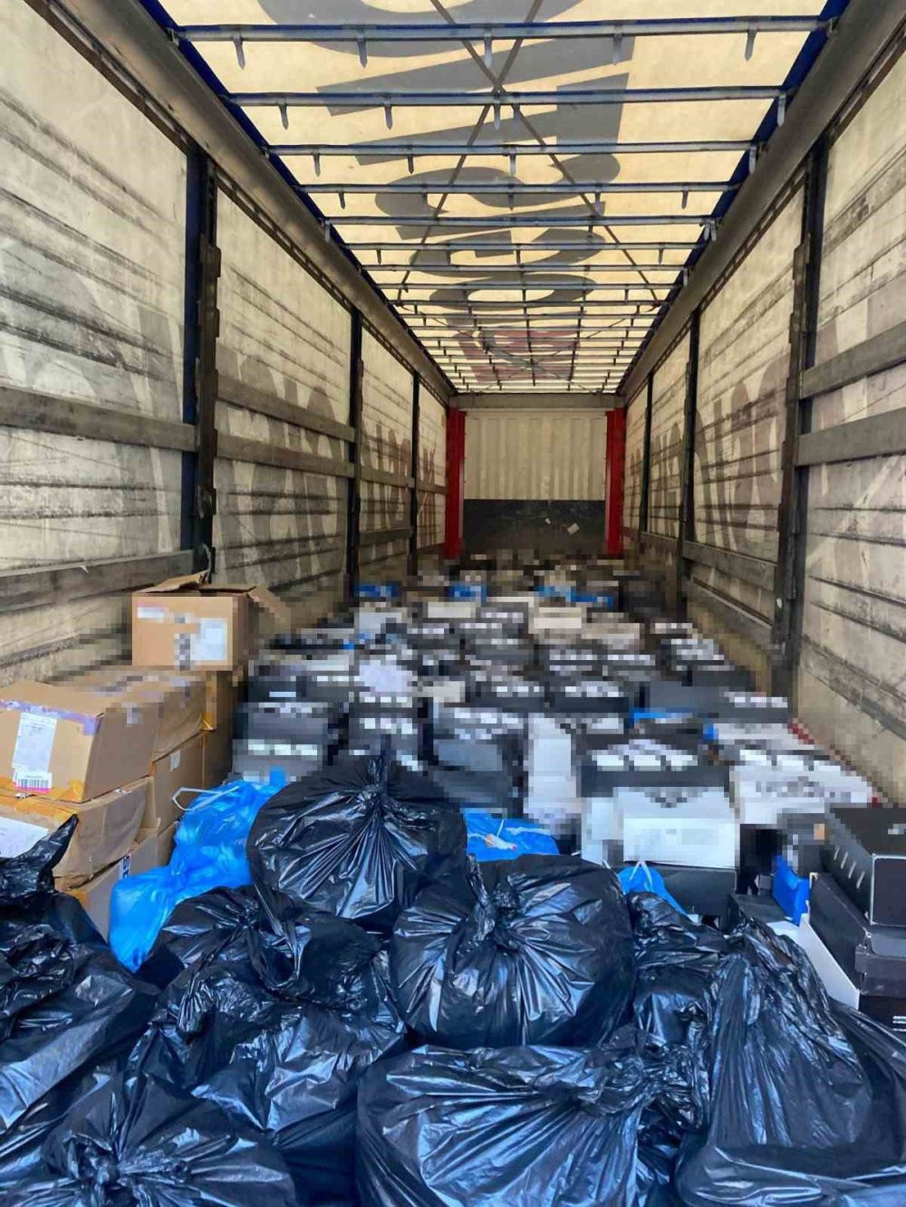 İstanbul’da ayakkabı yüklü tırı çaldılar