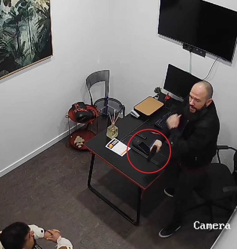 Altın madalyalı milli vücutçuya silah tehdidiyle dayak! Spor salonunun ofisinde pusu kuruldu