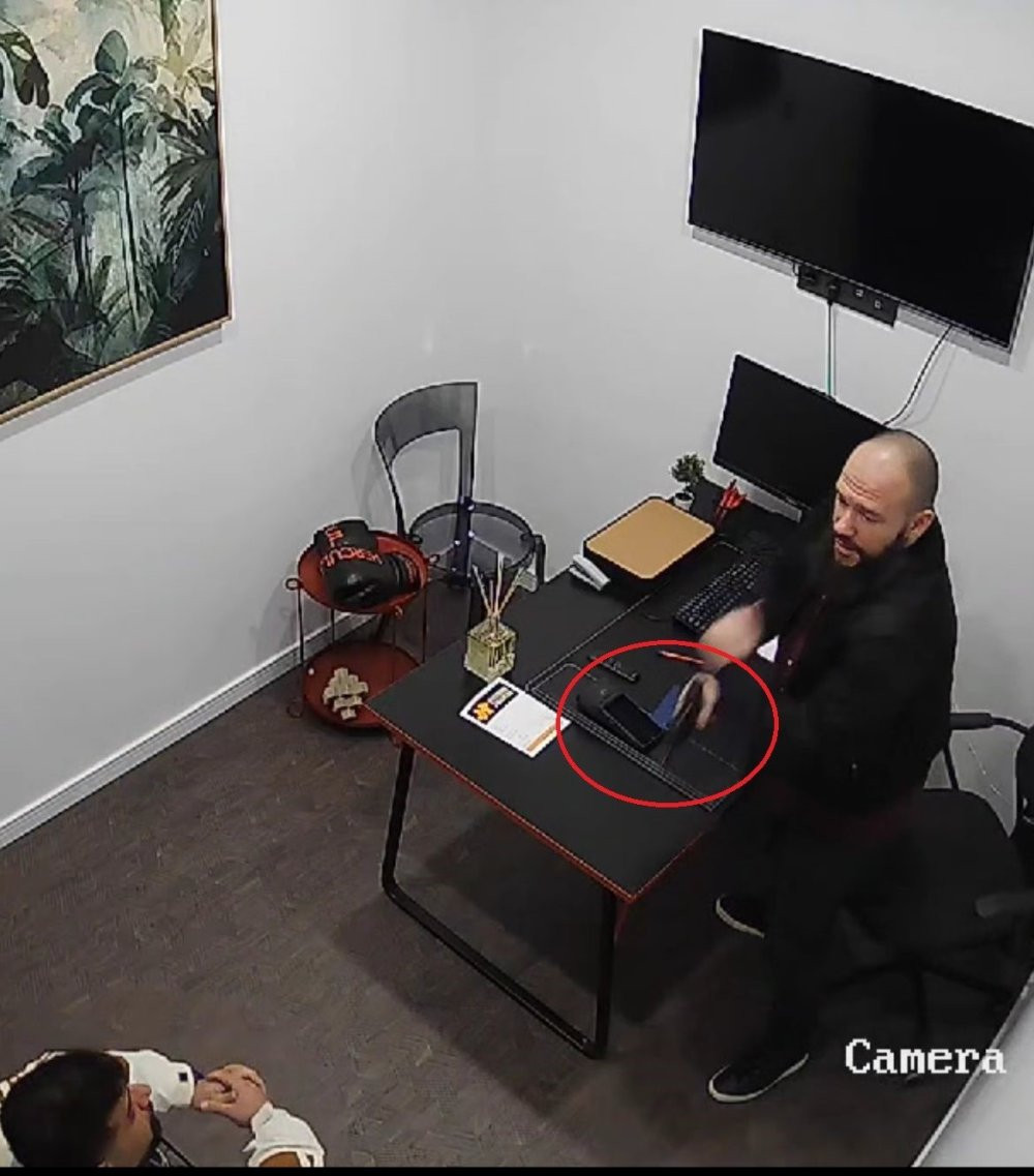 Altın madalyalı milli vücutçuya silah tehdidiyle dayak! Spor salonunun ofisinde pusu kuruldu