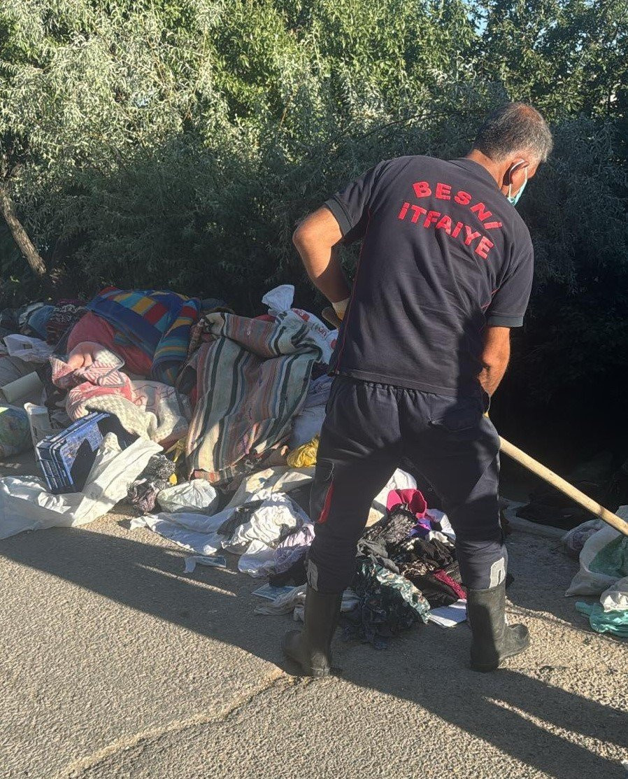 Korku dolu anlar... Eve girince yılanla karşılaştı