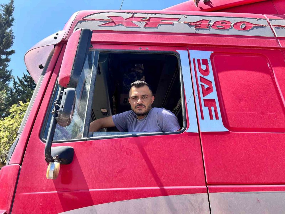 Cilvegözü’nde yoğunluk: TIR'lar ve göçmenler akın etti