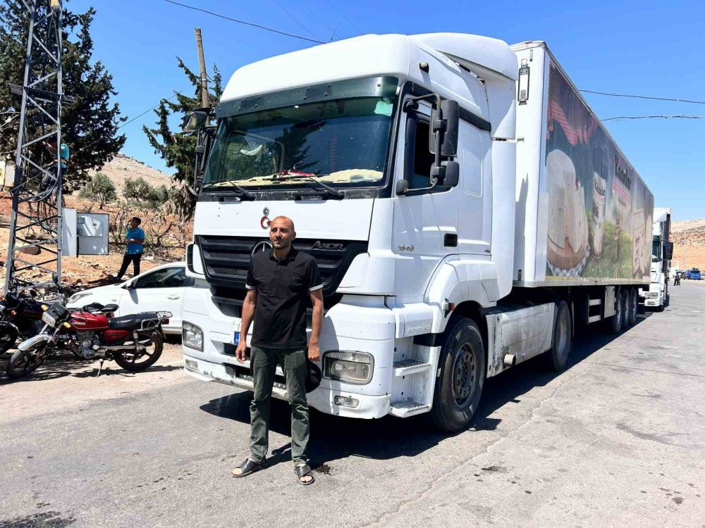 Cilvegözü’nde yoğunluk: TIR'lar ve göçmenler akın etti