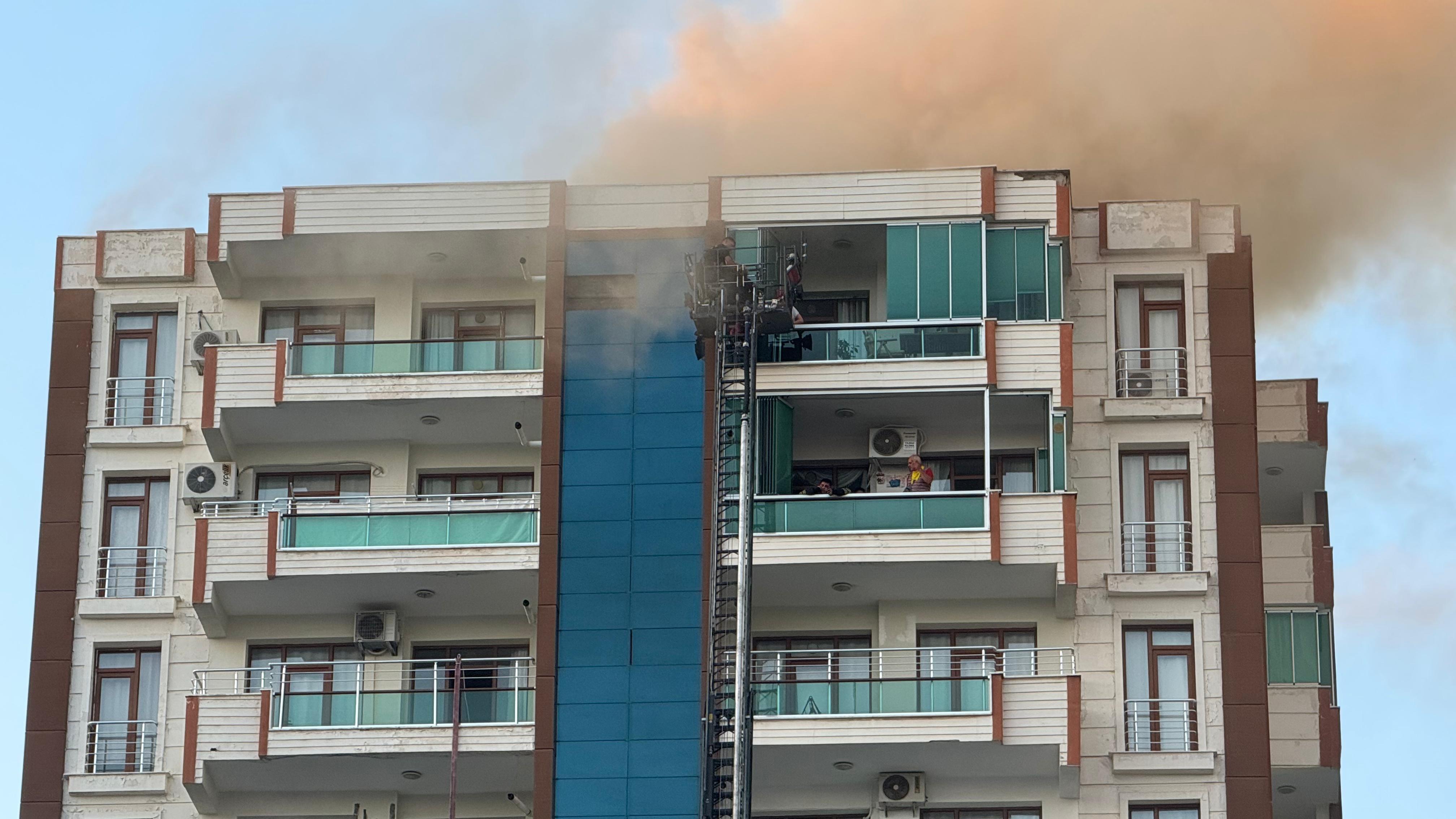 diyarbakirda-13-katli-apartmanda-yangin-752813-222197.jpg