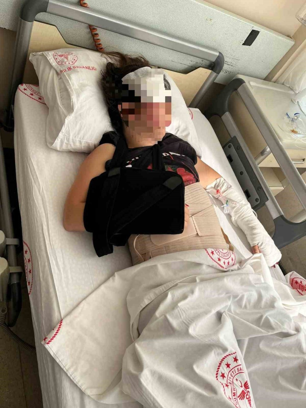 Doktordan kadın komşusunu duvardan uçurtan yumruk! Gözüne 12 dikiş atıldı kemikleri kırıldı