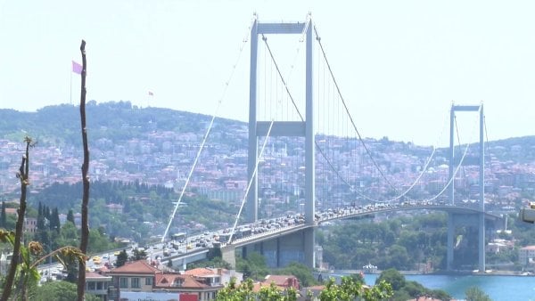 istanbul-taksiciyi-silahla-kopruye-git-754693-222754.jpg