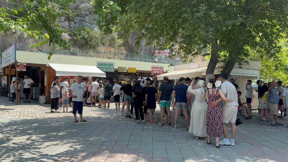 Muğla'nın Saklıkent Kanyonu’nda bayram yoğunluğu