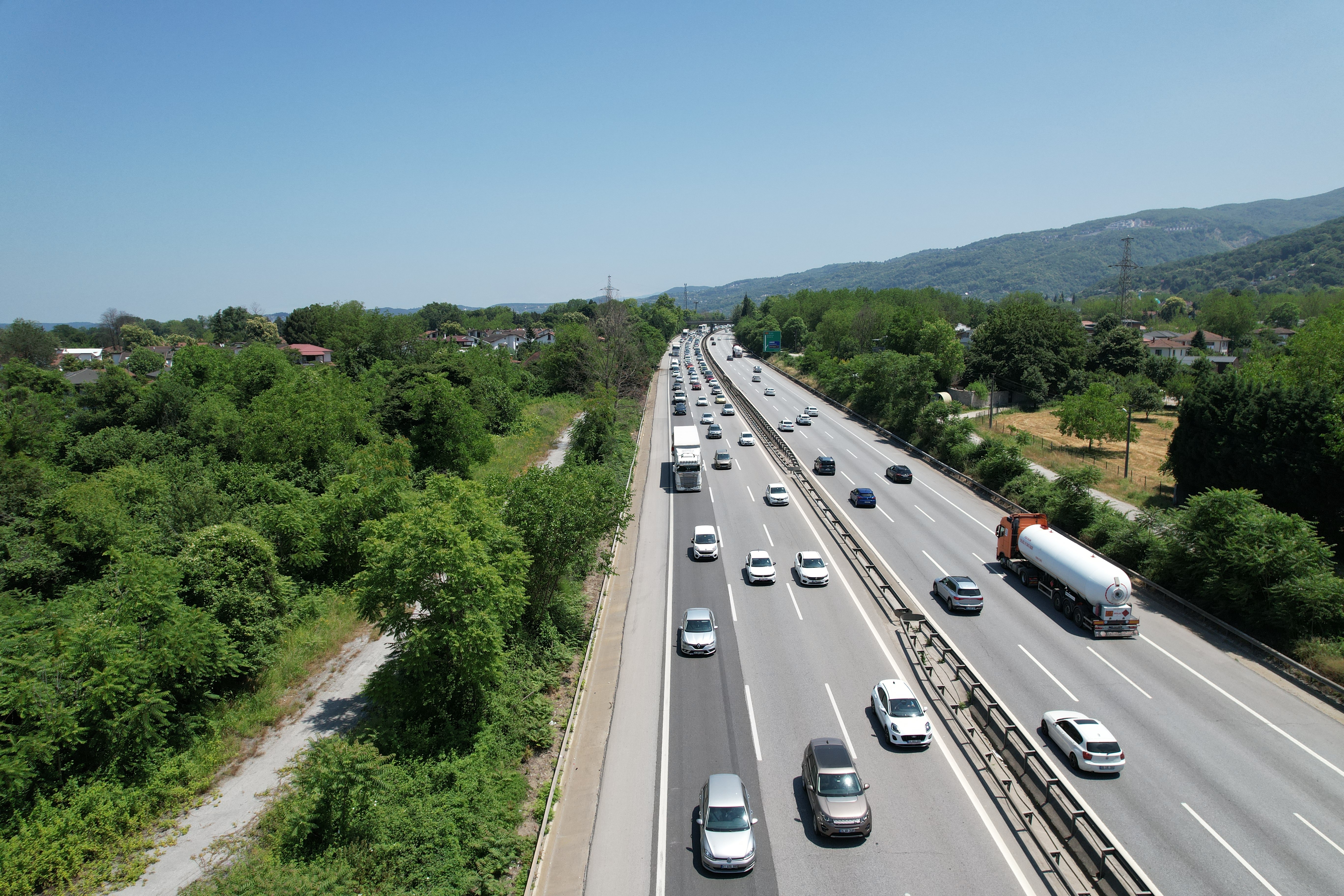 eyvah-eyvah-tatilci-gocmen-kuslar-geri-donuyor-istanbulun-trafik-cilesi-basliyor-yola-cikacaklar-aman-dikkat-yenicag-9.jpg